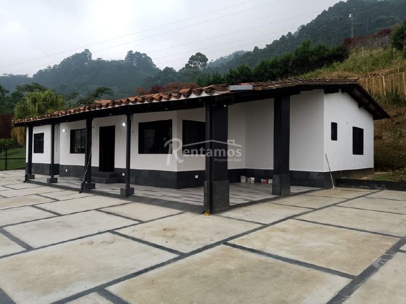 Casa en arriendo Antioquia Envigado San Rafael 300 m2 Habitaciones 3 Baños 3 Garajes 6 Precio $8000000