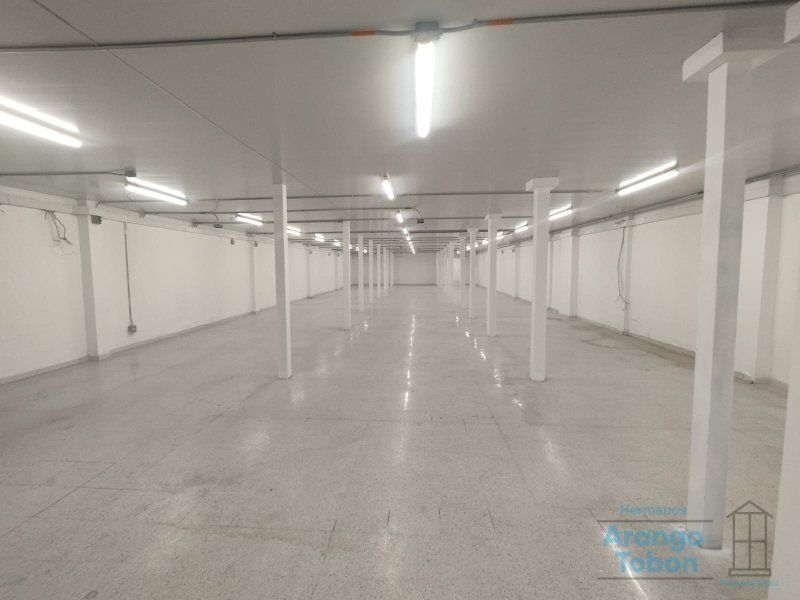 Bodega en arriendo Antioquia Medellín Cuarta Brigada 350 m2 Habitaciones 0 Baños 1 Garajes 0 Precio $19250000