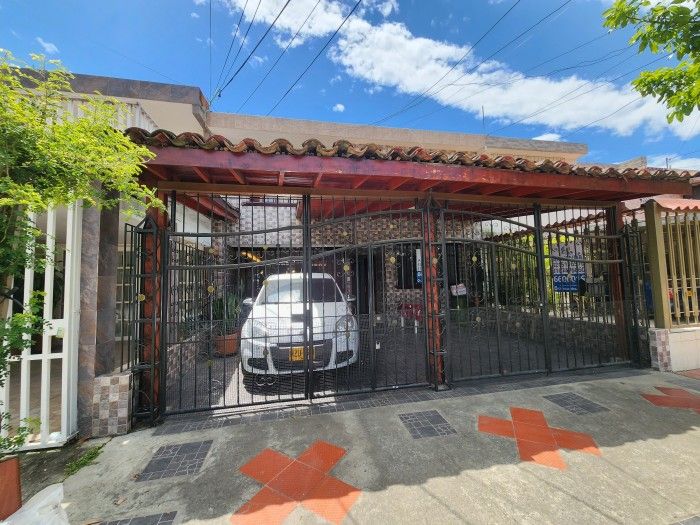 Casa en arriendo Valle Del Cauca Cali Urbanización La Merced 130 m2 Habitaciones 3 Baños 3 Garajes 1 Precio $2100000