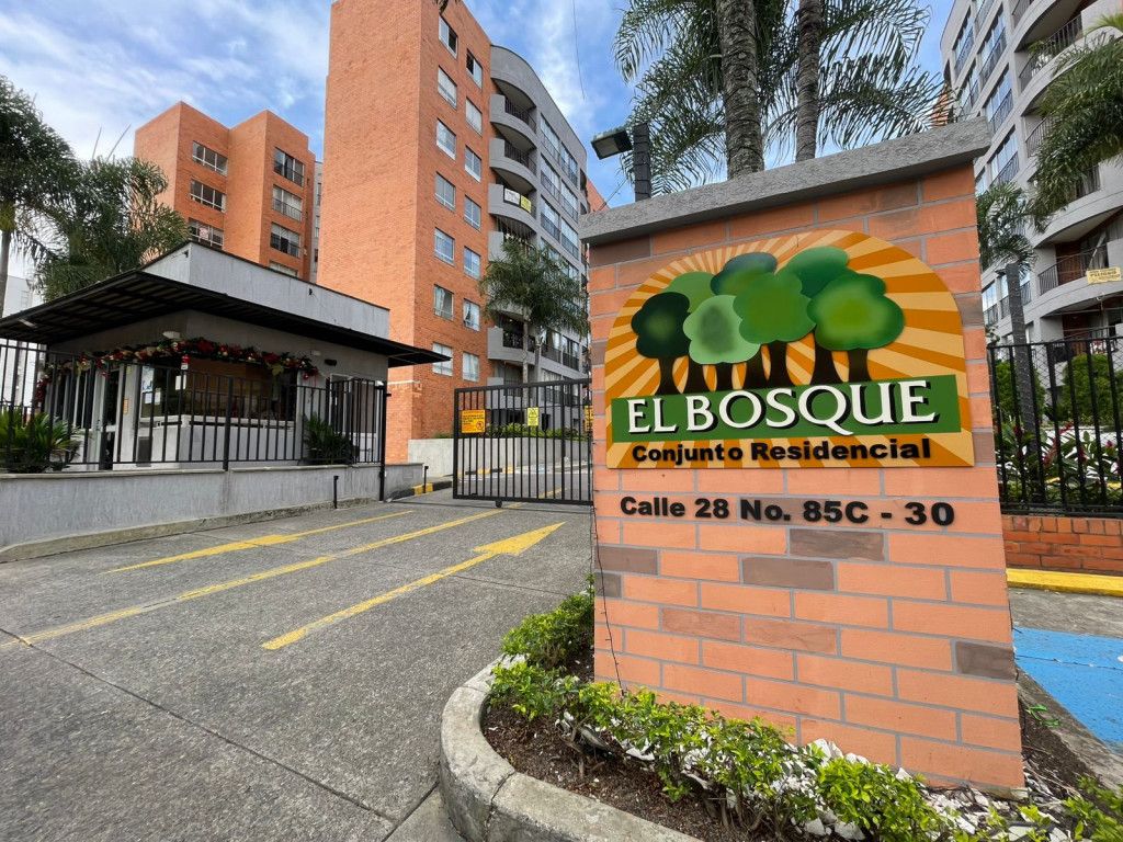 Apartamento en arriendo Valle Del Cauca Cali Conjunto Residencial El Bosque 120 m2 Habitaciones 3 Baños 3 Garajes 2 Precio $2370000