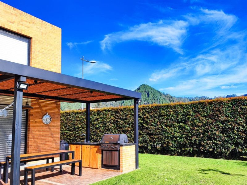 Casa en venta Cundinamarca La Calera Centro 260 m2 Habitaciones 3 Baños 5 Garajes 4 Precio $1700000000