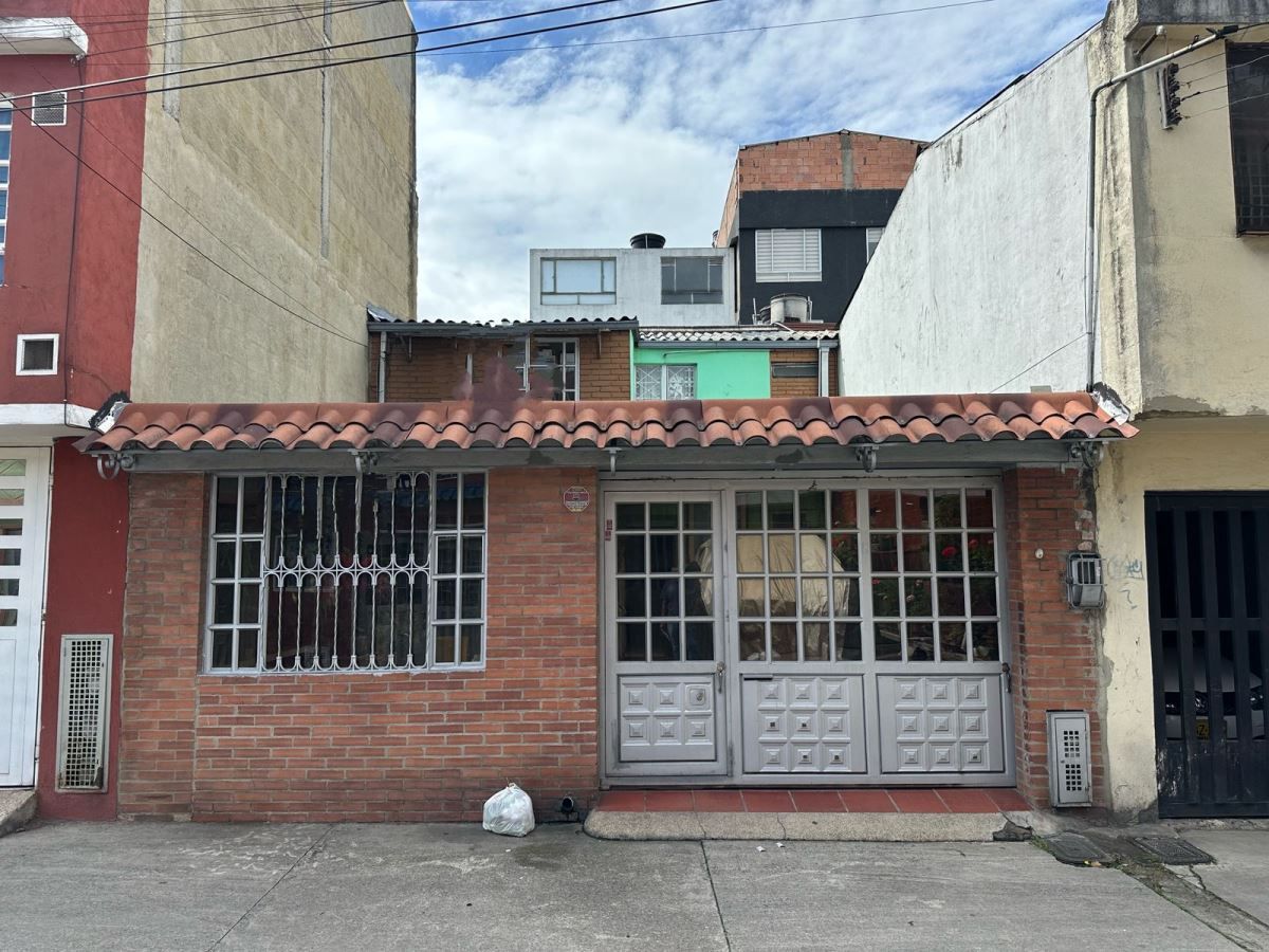 Casa en venta Cundinamarca Bogotá Lago Gaitan 220 m2 Habitaciones 4 Baños 2 Garajes 1 Precio $550000000