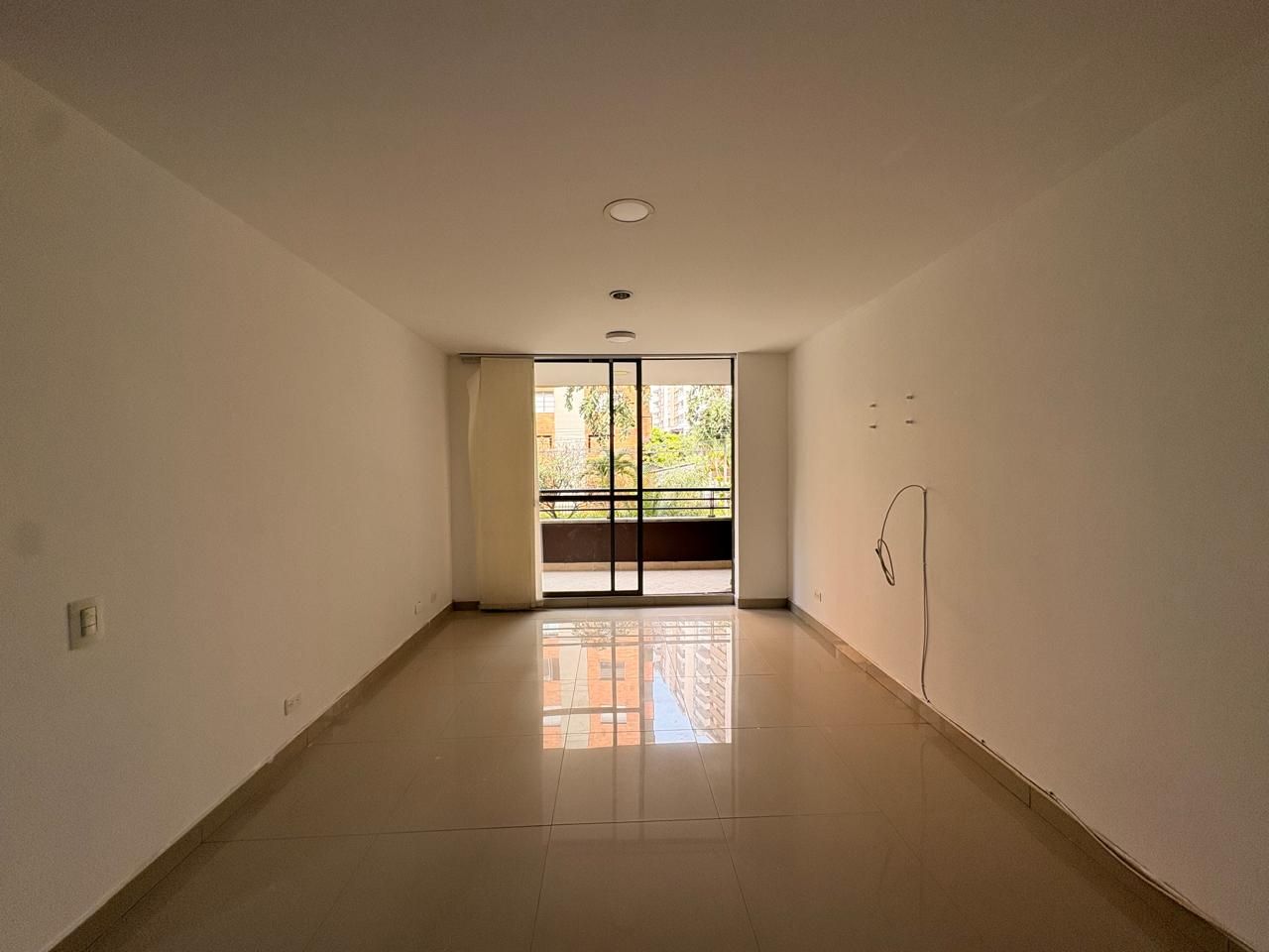 Apartamento en arriendo Antioquia Envigado Jardines 87 m2 Habitaciones 3 Baños 2 Garajes 1 Precio $4100000