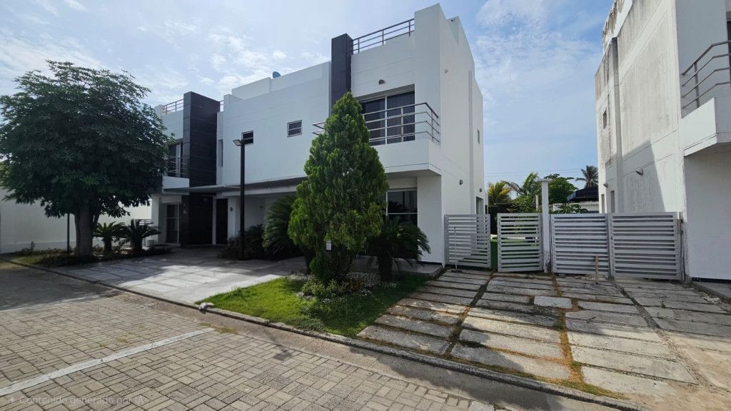 Casa en arriendo Atlántico Puerto Colombia Villa Campestre 350 m2 Habitaciones 4 Baños 5 Garajes 2 Precio $13000000