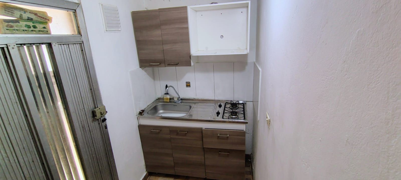 Apartaestudio en arriendo Antioquia Medellín Aures No 1 15 m2 Habitaciones 1 Baños 1 Garajes 0 Precio $830000