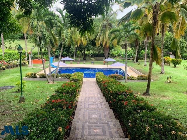 Finca en venta Antioquia Sopetrán Rafael Nuñez 298 m2 Habitaciones 4 Baños 3 Garajes 6 Precio $1300000000