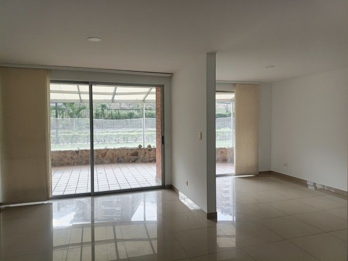 Apartamento en arriendo Valle Del Cauca Cali Santa Isabel 106 m2 Habitaciones 3 Baños 3 Garajes 2 Precio $3800000
