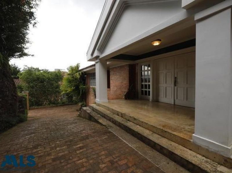 Inmuebles en Remate Casa en venta Antioquia Medellín El Tesoro 750 m2 Habitaciones 4 Baños 4 Garajes 3 Precio $2500000000