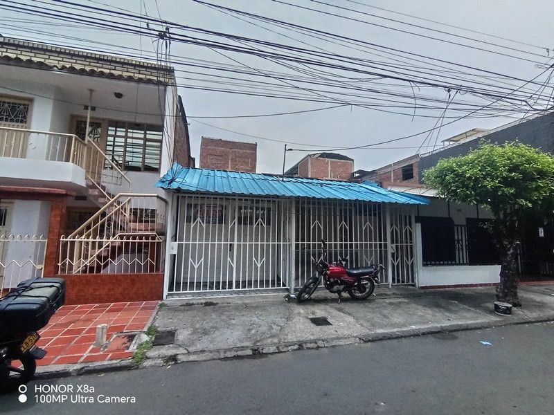 Casa en arriendo Valle Del Cauca Cali Calima 100 m2 Habitaciones 3 Baños 1 Garajes 1 Precio $1600000