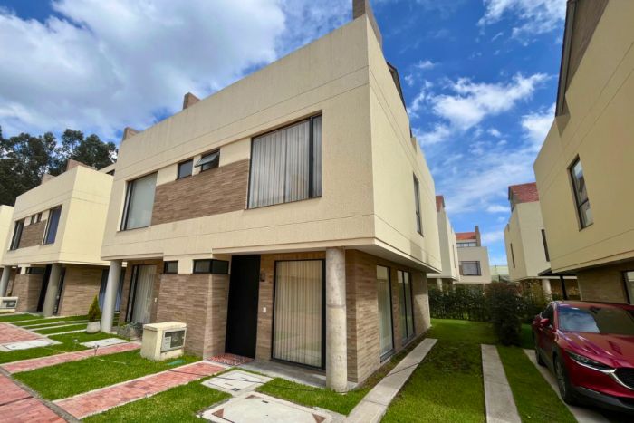Casa en arriendo Cundinamarca Chía Chia 115 m2 Habitaciones 3 Baños 4 Garajes 2 Precio $5000000