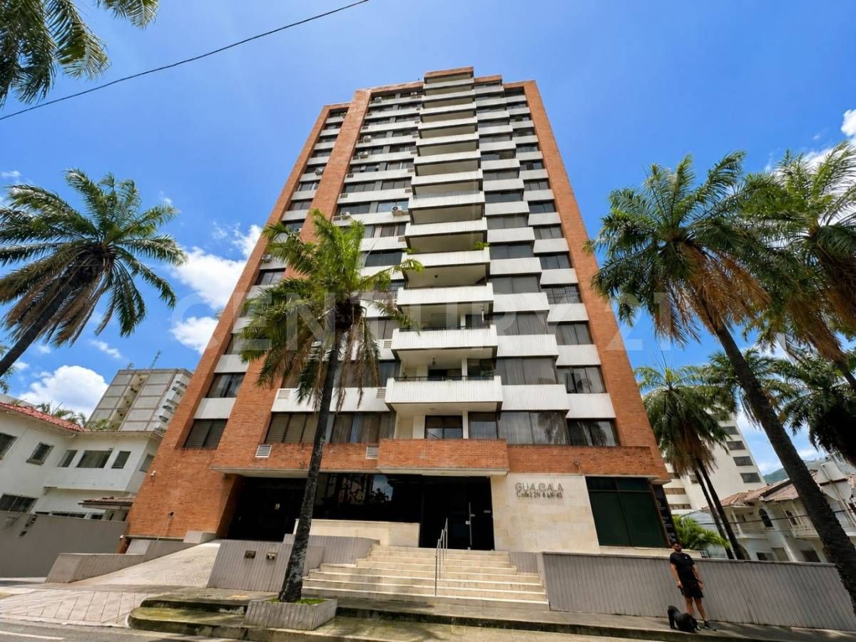 Apartamento en arriendo Valle Del Cauca Cali Versalles 320 m2 Habitaciones 3 Baños 4 Garajes 2 Precio $4500000