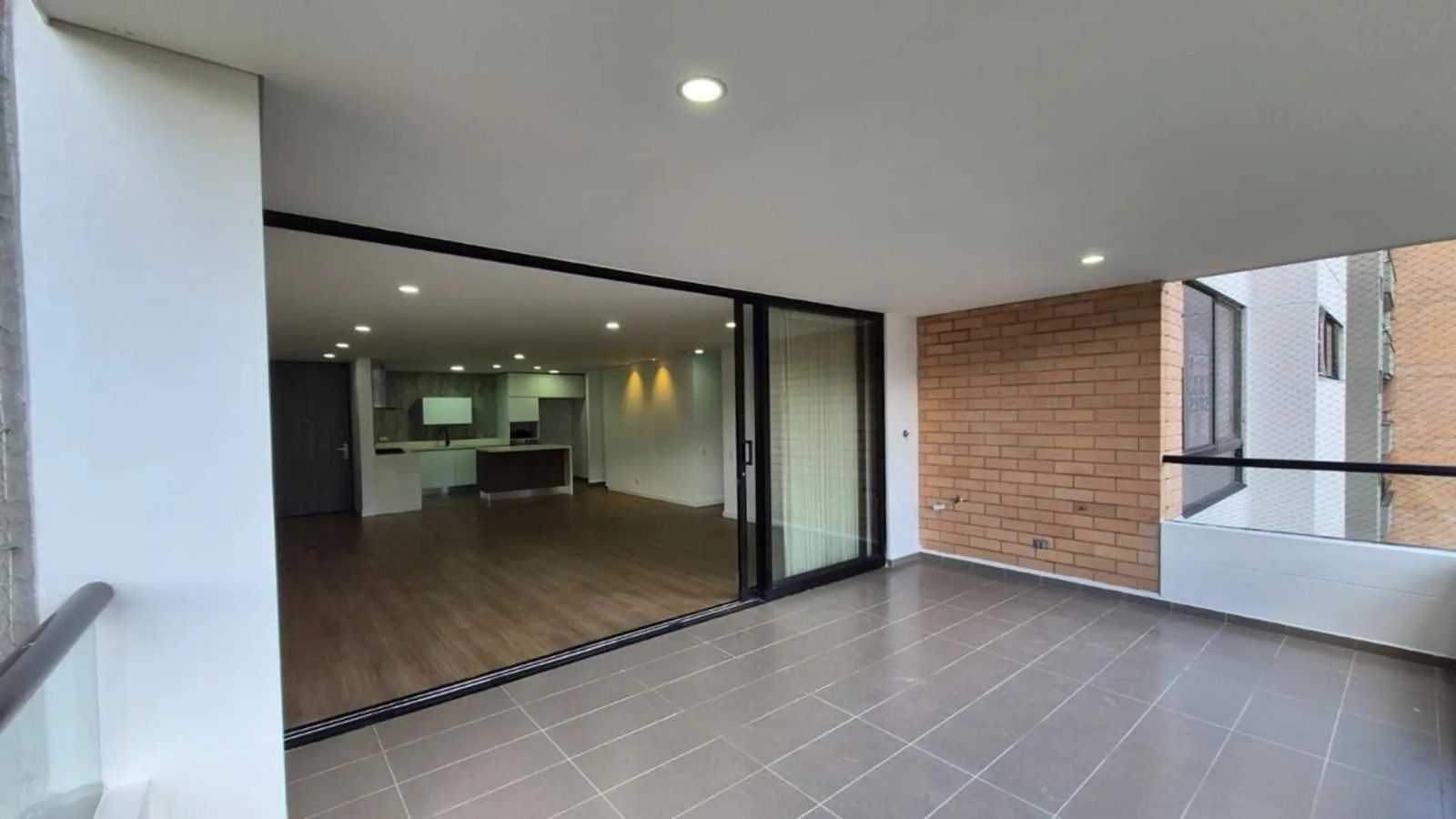 Apartamento en arriendo Antioquia Medellín Loma De Las Brujas 190 m2 Habitaciones 3 Baños 5 Garajes 3 Precio $9800000