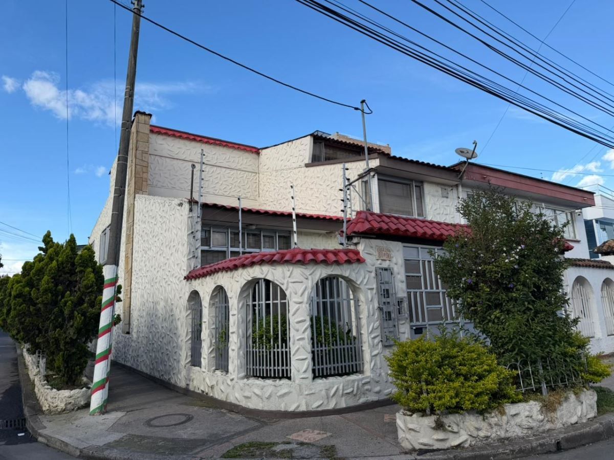 Casa en arriendo Cundinamarca Bogotá La Estrada 368 m2 Habitaciones 5 Baños 7 Garajes 2 Precio $7300000