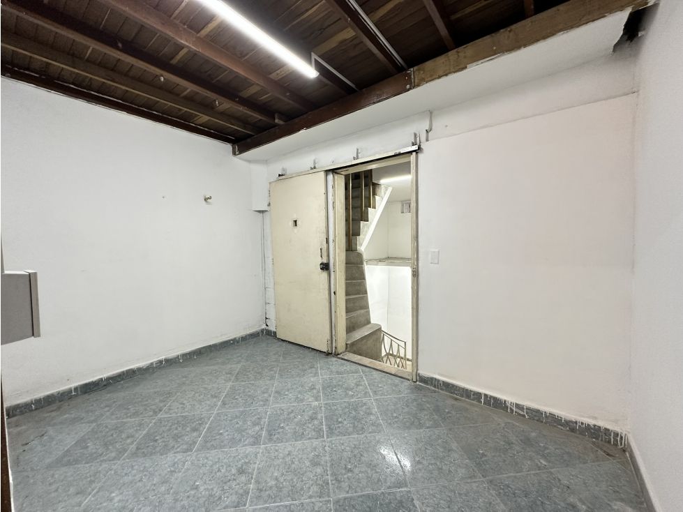 Bodega en arriendo Antioquia Medellín San Benito 300 m2 Habitaciones 0 Baños 3 Garajes 0 Precio $6900000