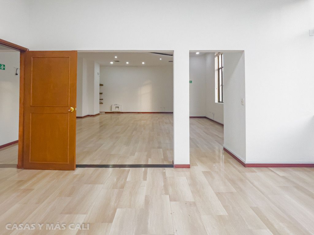 Oficina en arriendo Valle Del Cauca Cali San Antonio 213 m2 Habitaciones 0 Baños 3 Garajes 2 Precio $7000000