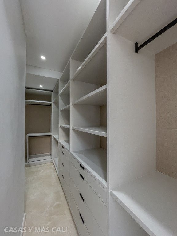 Apartamento en venta Valle Del Cauca Cali Santa Mónica 217 m2 Habitaciones 3 Baños 5 Garajes 3 Precio $2213400000