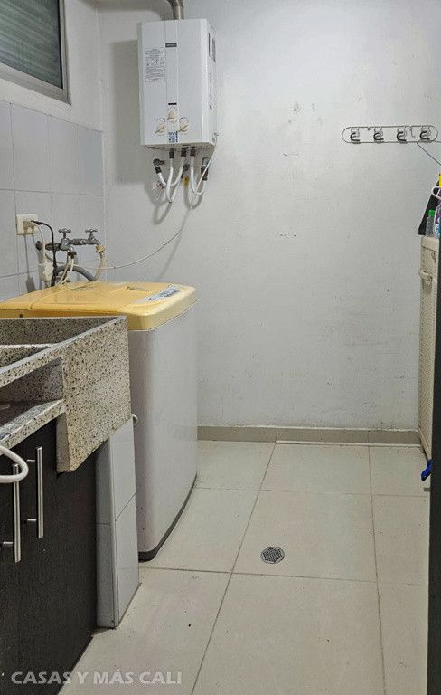 Apartamento en venta Valle Del Cauca Cali El Bosque 80 m2 Habitaciones 3 Baños 2 Garajes 1 Precio $330000000