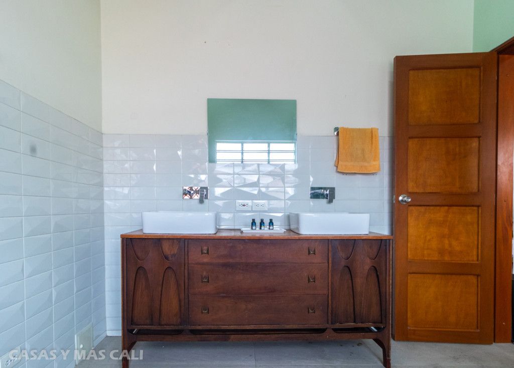 Casa en venta Valle Del Cauca Cali Miraflores 352 m2 Habitaciones 4 Baños 3 Garajes 2 Precio $880000000