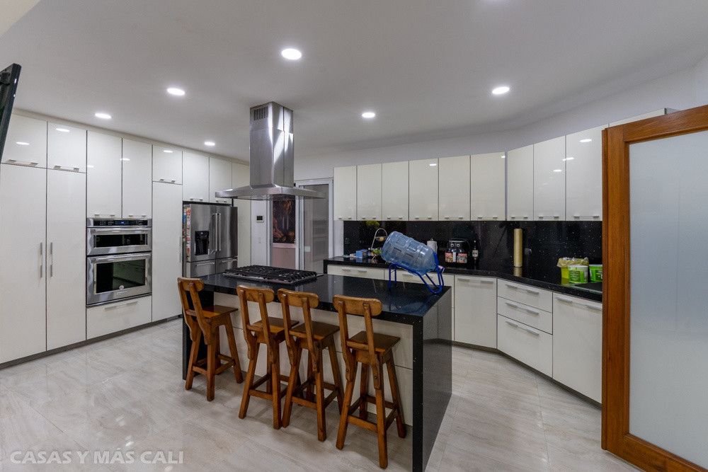 Casa en arriendo Valle Del Cauca Cali Nn 1622 m2 Habitaciones 7 Baños 11 Garajes 12 Precio $16000000