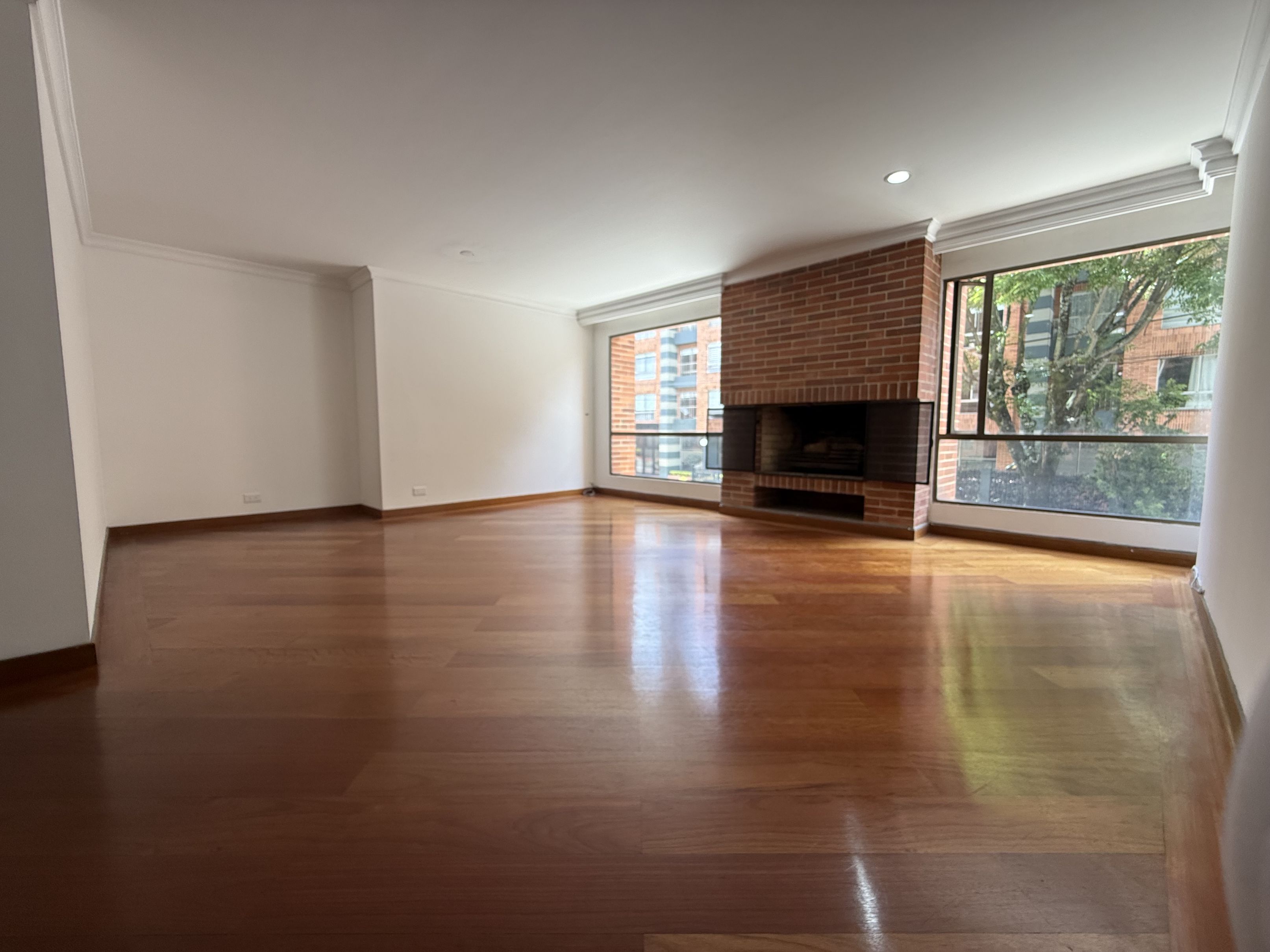 Apartamento en venta Cundinamarca Bogotá Estoril 127 m2 Habitaciones 3 Baños 4 Garajes 2 Precio $790000000