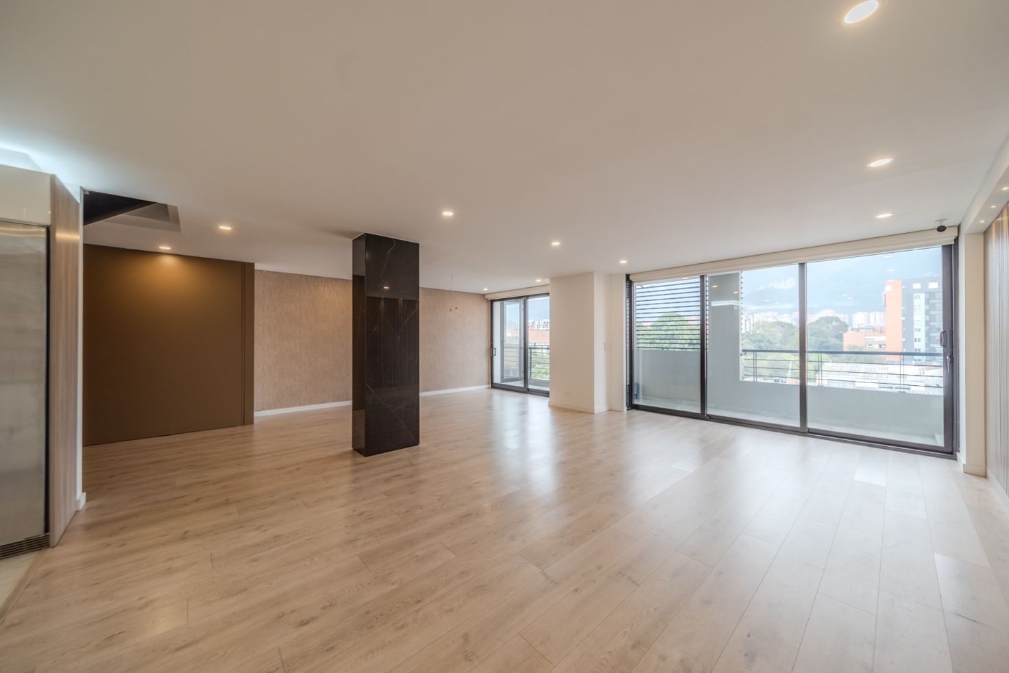 Apartamento en venta Cundinamarca Bogotá Santa Barbara Central 240 m2 Habitaciones 3 Baños 4 Garajes 0 Precio $2600000000