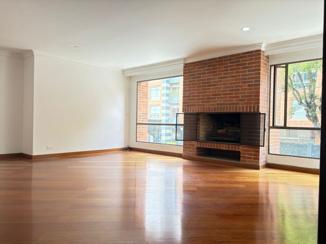Apartamento en venta Cundinamarca Bogotá Estoril 127 m2 Habitaciones 3 Baños 3 Garajes 2 Precio $770000000