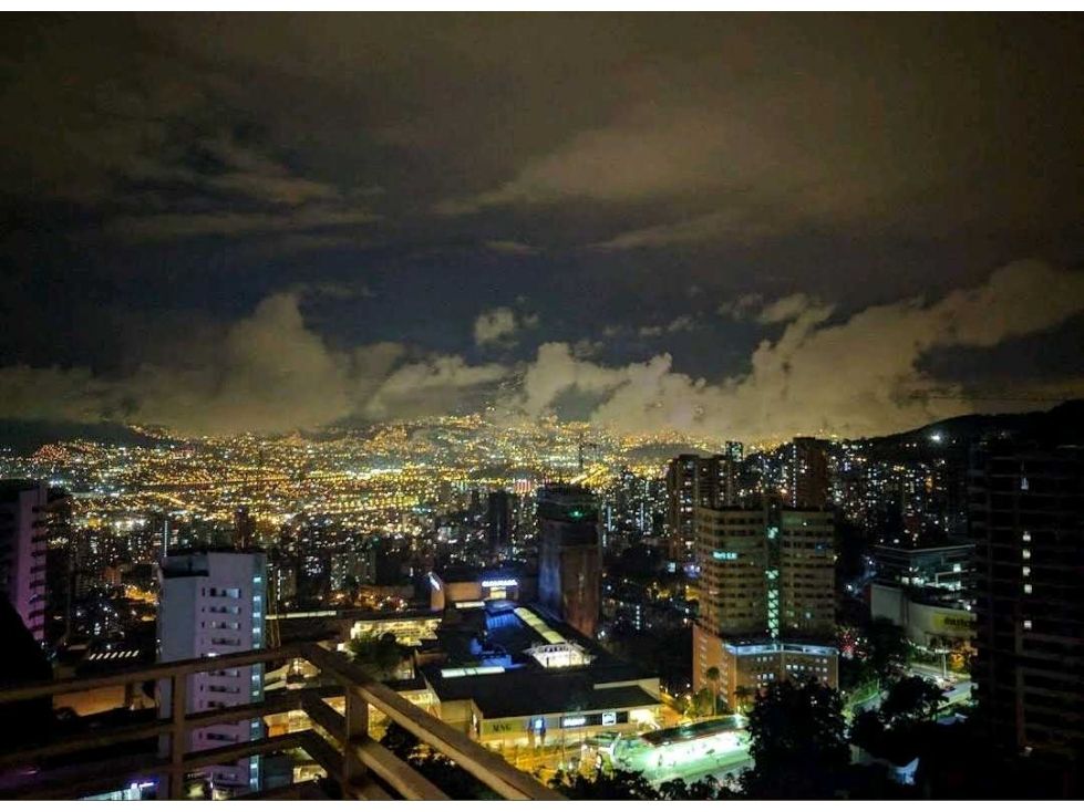 Casa en venta Antioquia Medellín Los Naranjos 210 m2 Habitaciones 3 Baños 4 Garajes 3 Precio $1650000000