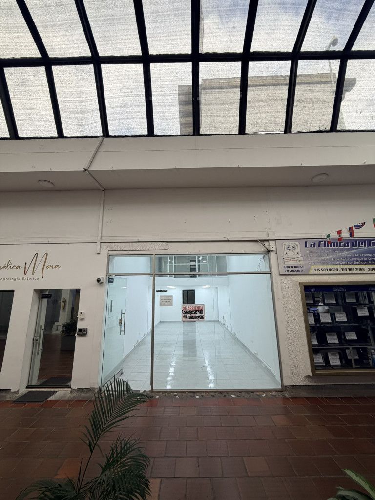 Local en arriendo Valle Del Cauca Cali San Vicente 42 m2 Habitaciones 0 Baños 1 Garajes 0 Precio $2100000