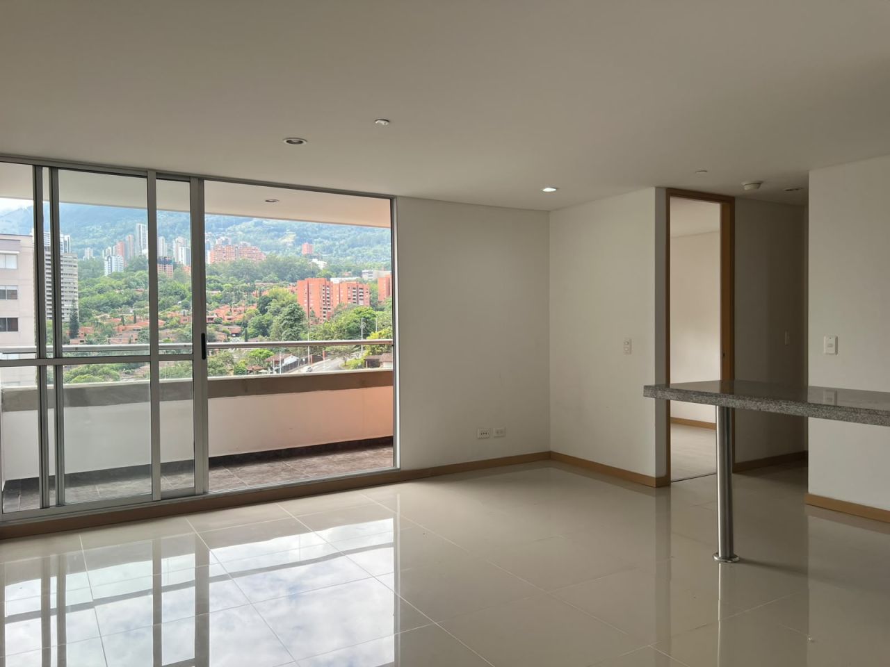 Apartamento en arriendo Antioquia Envigado La Abadia 67 m2 Habitaciones 2 Baños 2 Garajes 2 Precio $3650000