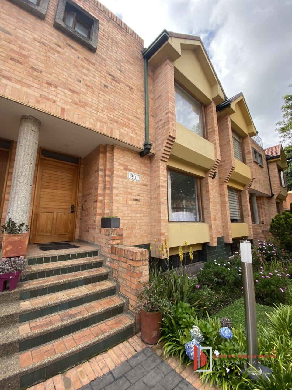 Casa en venta Cundinamarca Bogotá Cr Quintas De Sevilla 180 m2 Habitaciones 3 Baños 3 Garajes 2 Precio $990000000
