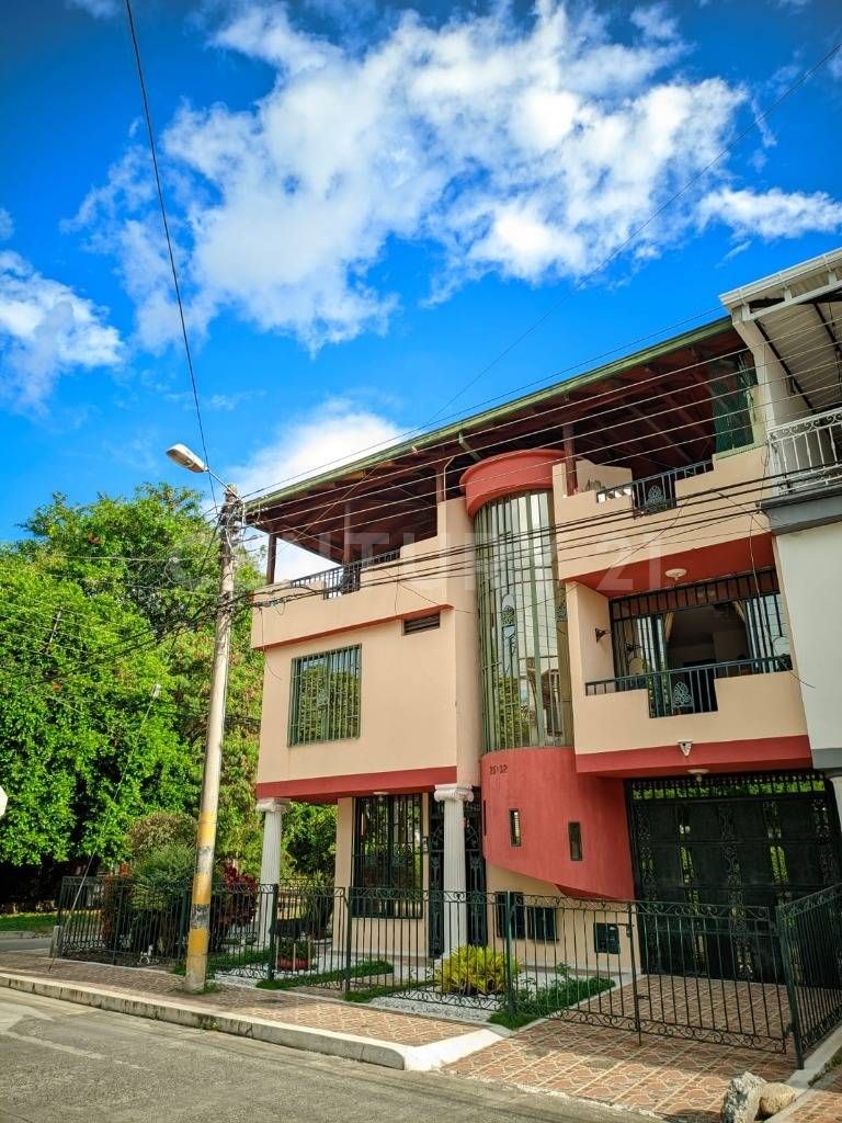 Casa en venta Valle Del Cauca Tuluá Sajonia 303 m2 Habitaciones 3 Baños 3 Garajes 1 Precio $480000000