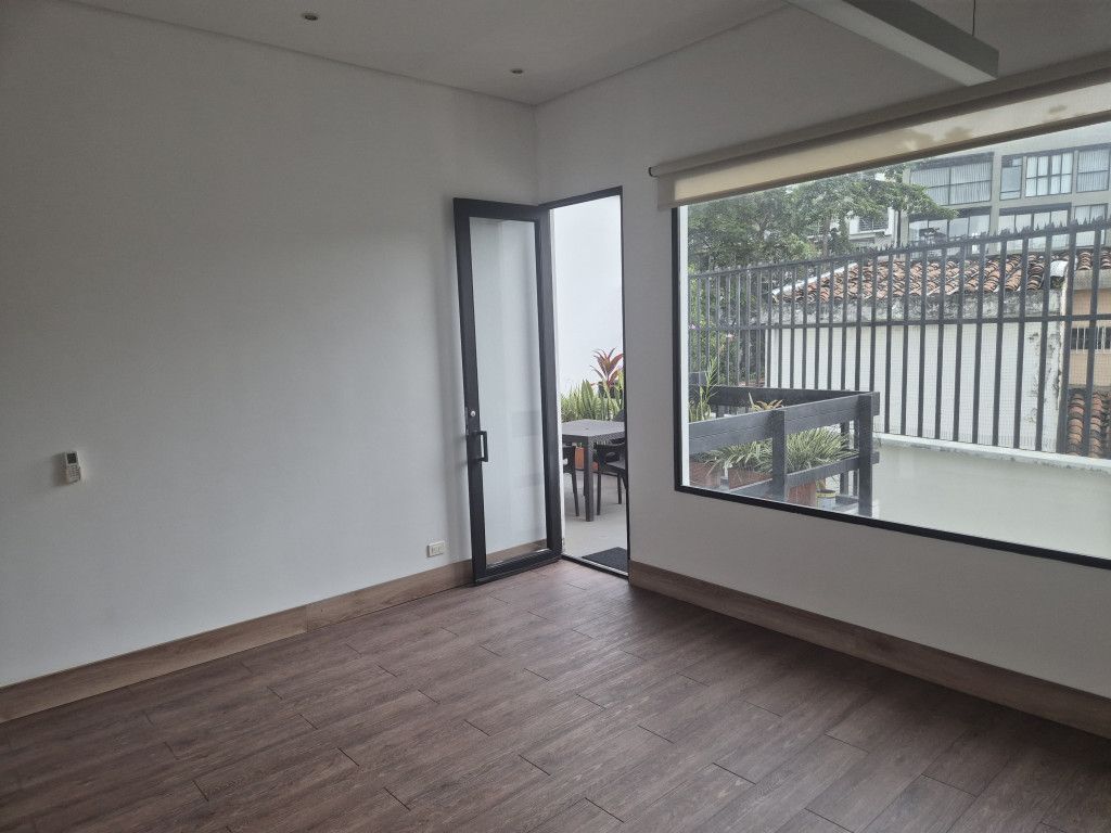 Oficina en arriendo Valle Del Cauca Cali Granada 21 m2 Habitaciones 0 Baños 1 Garajes 0 Precio $1600000
