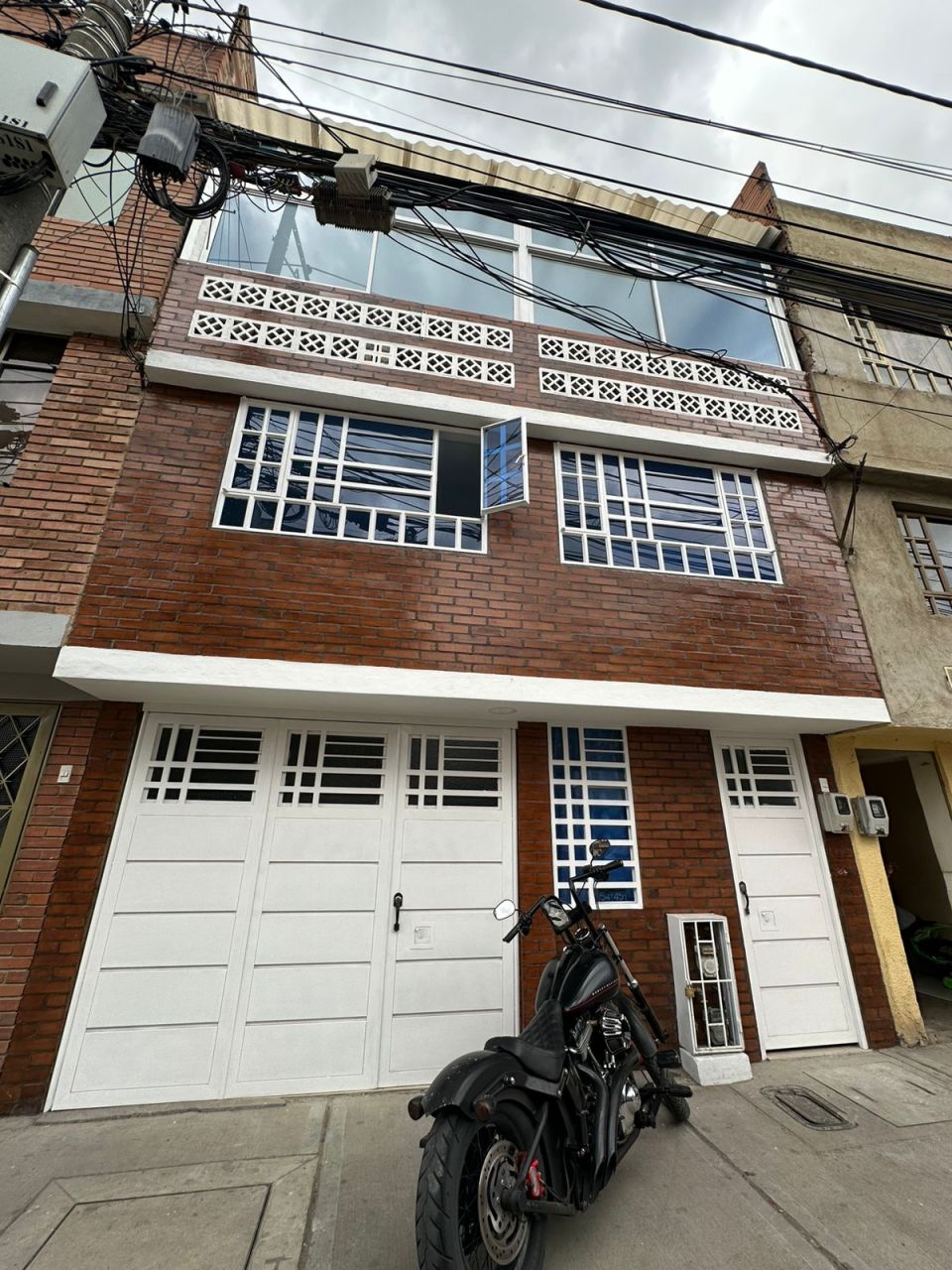 Casa en venta Cundinamarca Bogotá Gran Britalia 216 m2 Habitaciones 6 Baños 5 Garajes 1 Precio $520000000