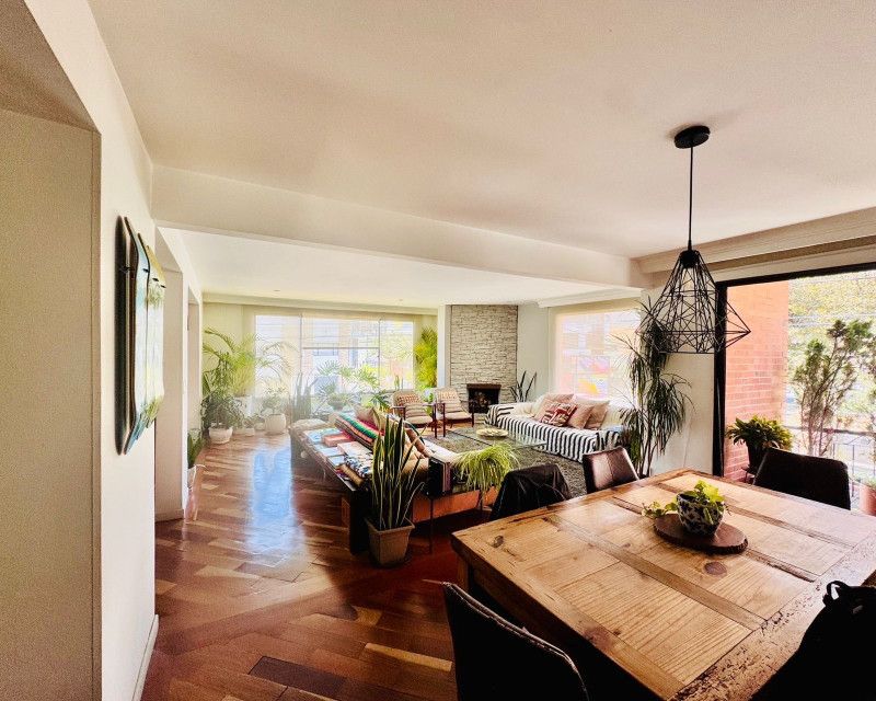 Apartamento en arriendo Cundinamarca Bogotá Santa Barbara Occidental 203 m2 Habitaciones 3 Baños 4 Garajes 4 Precio $9000000