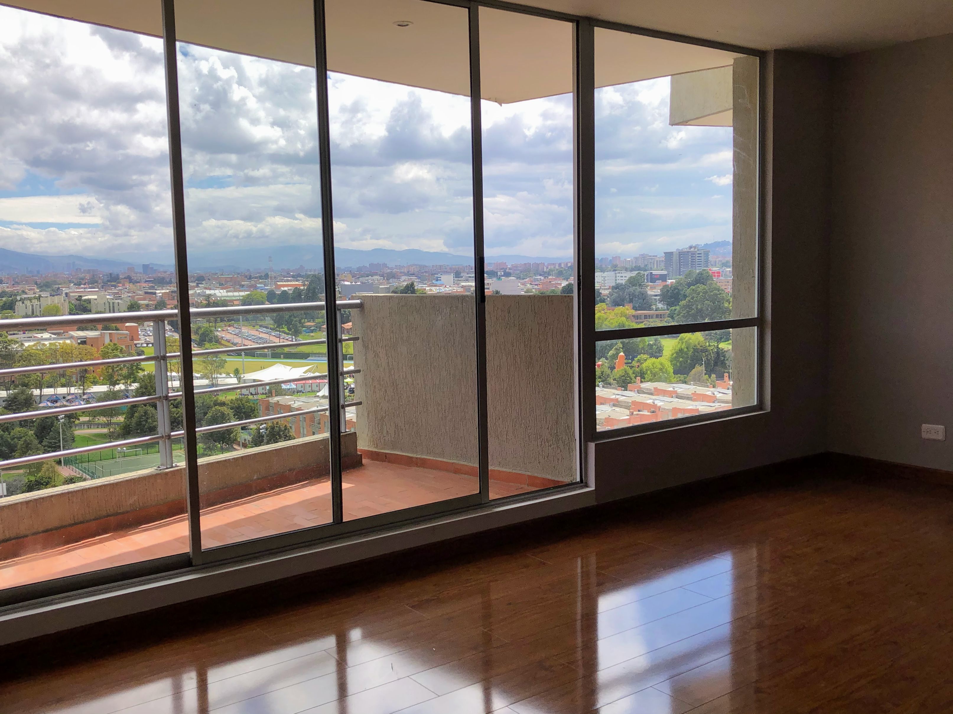 Apartamento en arriendo Cundinamarca Bogotá San Antonio Nor - Occidental 97 m2 Habitaciones 3 Baños 2 Garajes 2 Precio $4500000