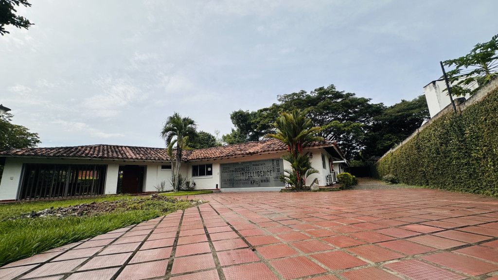 Casa en arriendo Valle Del Cauca Cali Parcelaciones Pance 700 m2 Habitaciones 17 Baños 7 Garajes 0 Precio $25000000