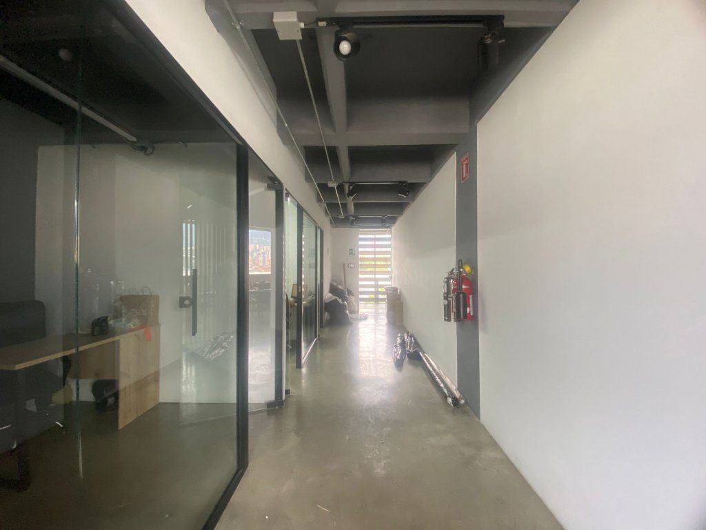 Oficina en arriendo Antioquia Itagüí El Rosario 200 m2 Habitaciones 0 Baños 2 Garajes 2 Precio $9300000