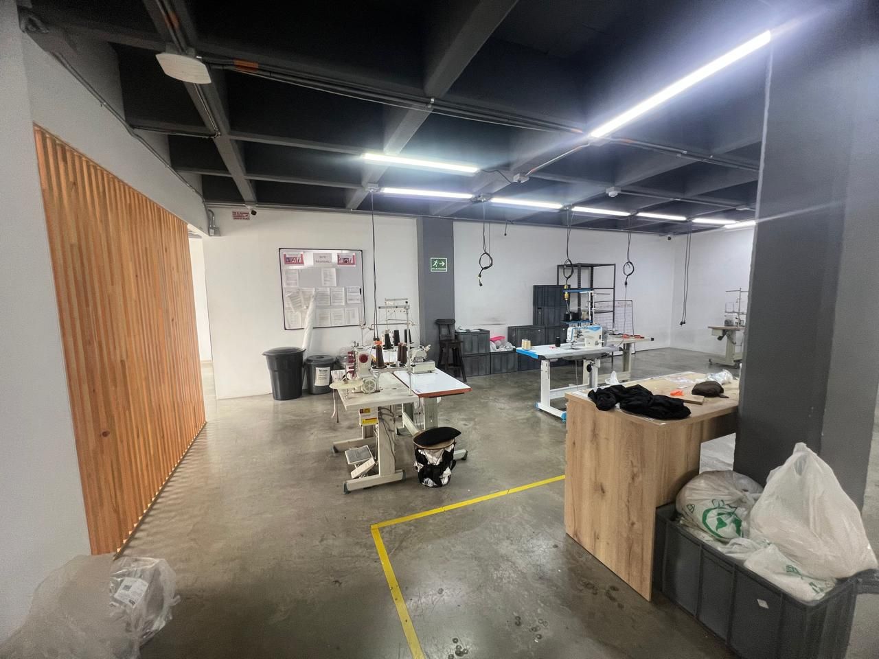 Oficina en arriendo Antioquia Itagüí El Rosario 200 m2 Habitaciones 0 Baños 3 Garajes 2 Precio $9200000