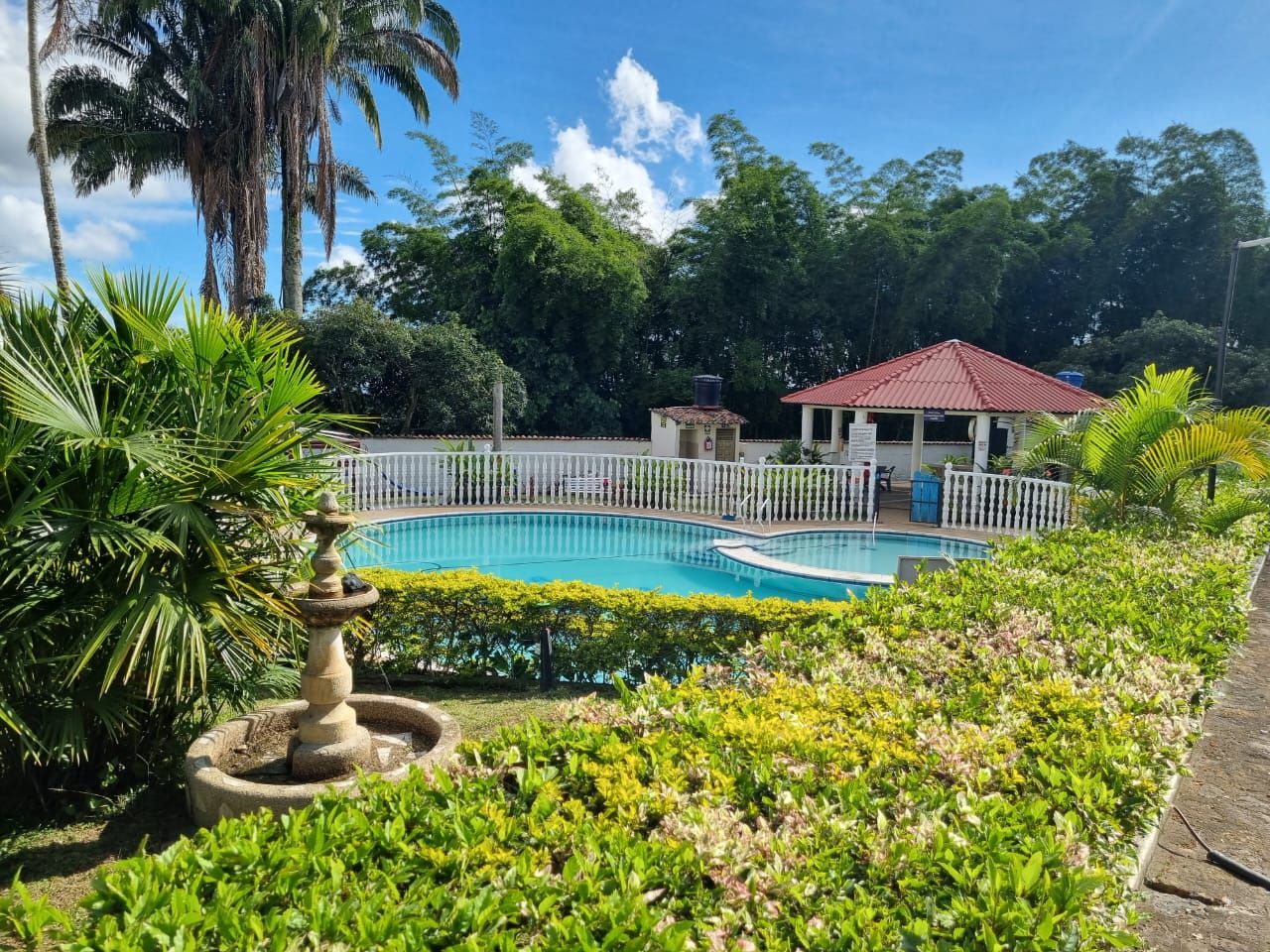 Casa en venta Cundinamarca La Mesa Cr La Victoria 140 m2 Habitaciones 4 Baños 3 Garajes 2 Precio $560000000