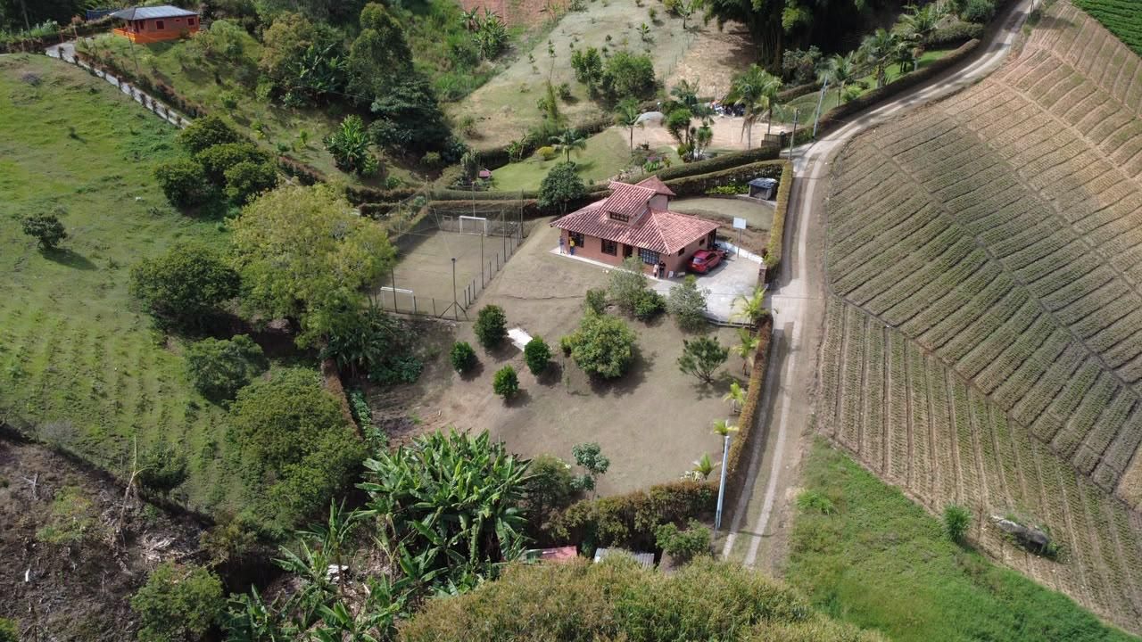 Finca en venta Antioquia Marinilla Belén 170 m2 Habitaciones 4 Baños 3 Garajes 4 Precio $800000000
