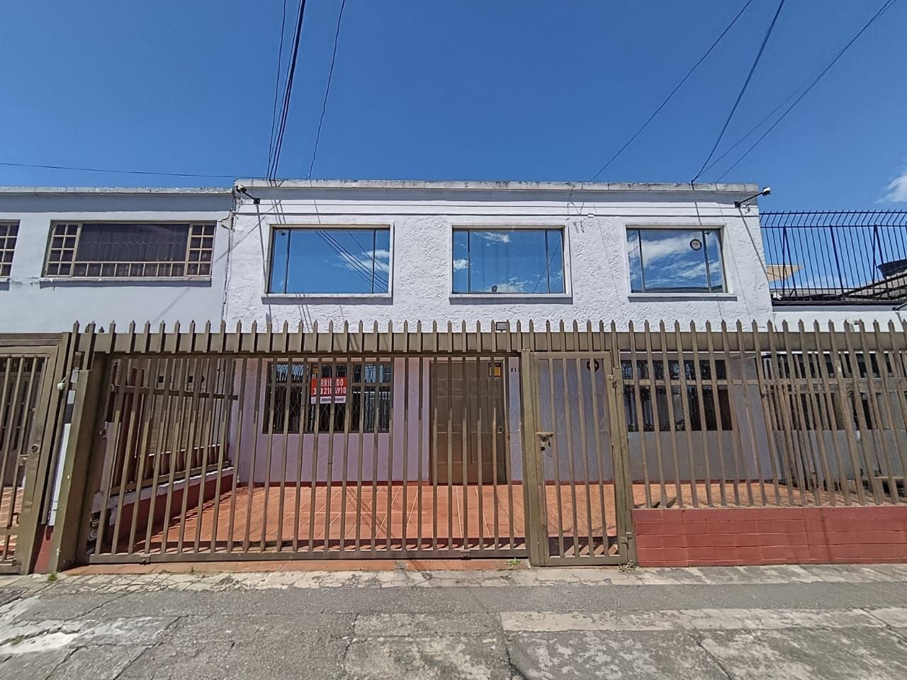 Casa en arriendo Cundinamarca Bogotá Normandía 275 m2 Habitaciones 8 Baños 4 Garajes 1 Precio $4700000