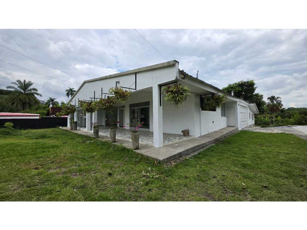 Casa Campestre en arriendo Quindío Armenia Armenia 440 m2 Habitaciones 6 Baños 6 Garajes 2 Precio $12000000