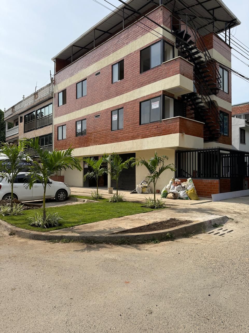 Local en arriendo Valle Del Cauca Cali Ciudad 2000 30 m2 Habitaciones 0 Baños 1 Garajes 4 Precio $1500000