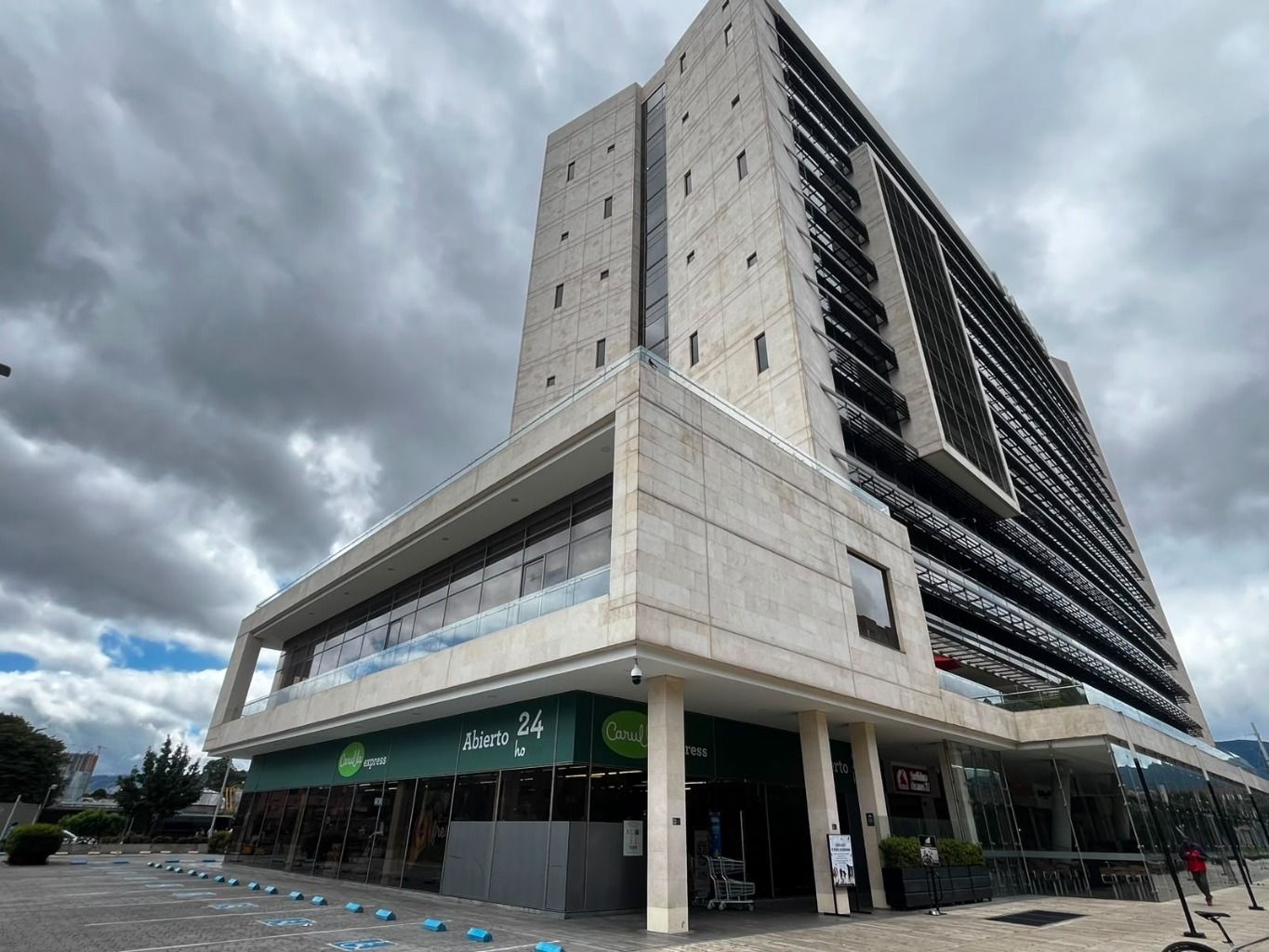 Oficina en arriendo Cundinamarca Bogotá Santa Rosa 79 m2 Habitaciones 0 Baños 0 Garajes 2 Precio $7749600