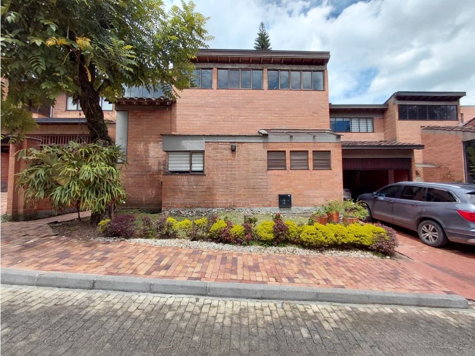 Casa en arriendo o venta Antioquia Medellín El Diamante No2 240 m2 Habitaciones 5 Baños 5 Garajes 5 Precio venta $1800000000 Precio arriendo $14650000