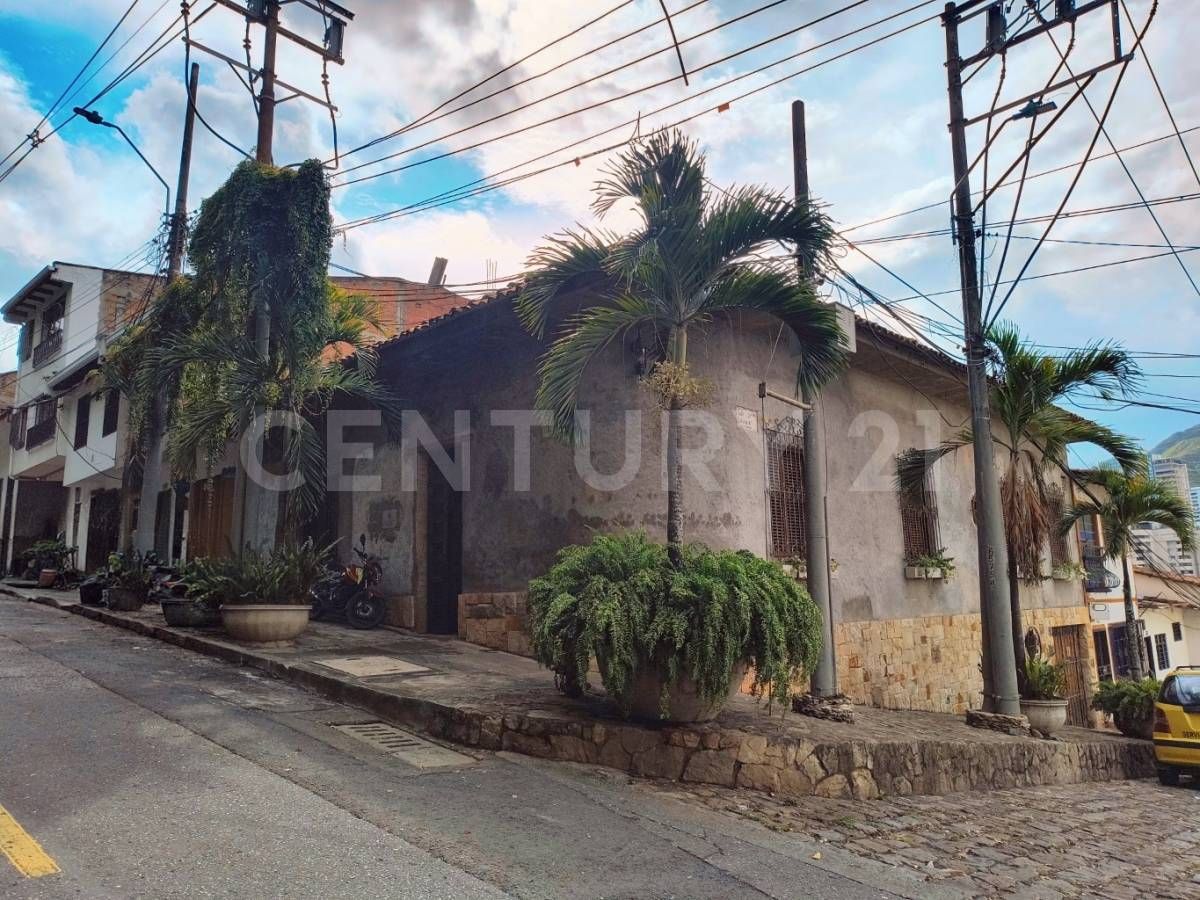 Local en arriendo Valle Del Cauca Cali San Cayetano 174 m2 Habitaciones 0 Baños 2 Garajes 0 Precio $10000000