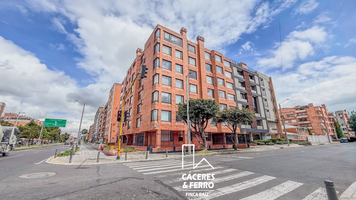 Apartamento en venta Cundinamarca Bogotá Santa Barbara Occidental 340 m2 Habitaciones 5 Baños 6 Garajes 4 Precio $2500000000