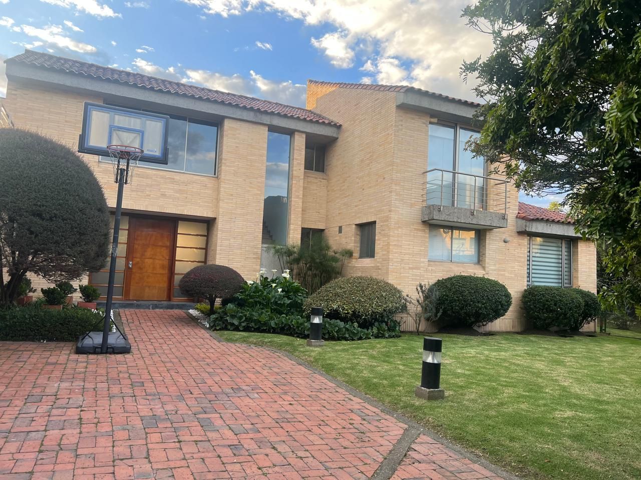 Casa en venta Cundinamarca Bogotá Casa Blanca 350 m2 Habitaciones 4 Baños 4 Garajes 6 Precio $2900000000