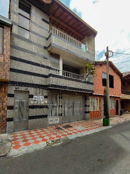 Casa en arriendo Antioquia Medellín La Gloria 140 m2 Habitaciones 4 Baños 3 Garajes 0 Precio $2800000