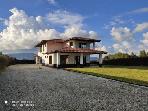 Finca en arriendo Antioquia Rionegro Rionegro 300 m2 Habitaciones 4 Baños 5 Garajes 1 Precio $8900000
